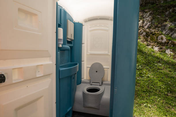 Best Portable bathroom rental  in Plano, IL